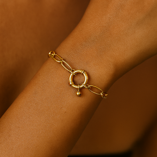 18k gold chain bracelet on model